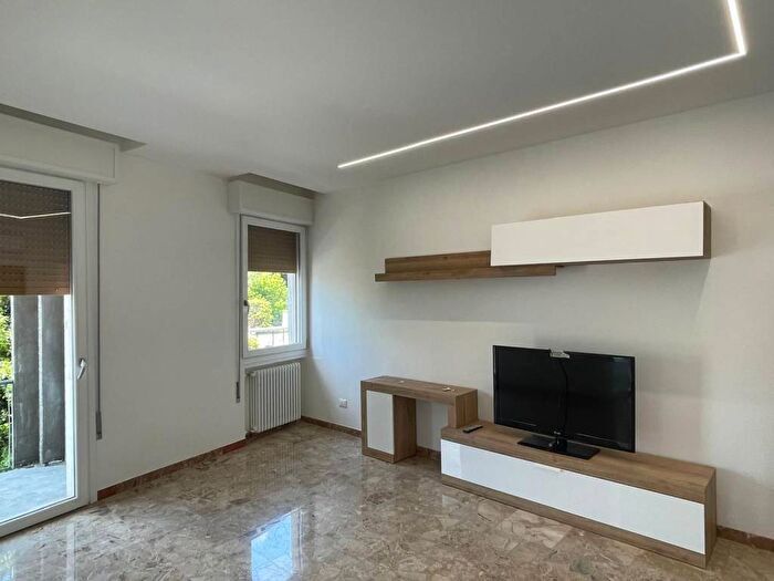 Appartamento quadrilocale in affitto in Corso Arnaldo Fraccaroli, Centro, Villa Bartolomea