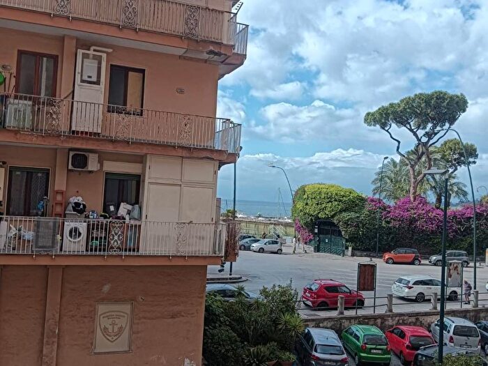 Appartamento bilocale in affitto in Largo Sermoneta, Posillipo, Napoli