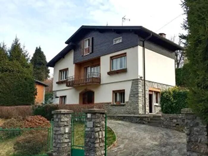 Casa con 5 locali in vendita in Magreglio