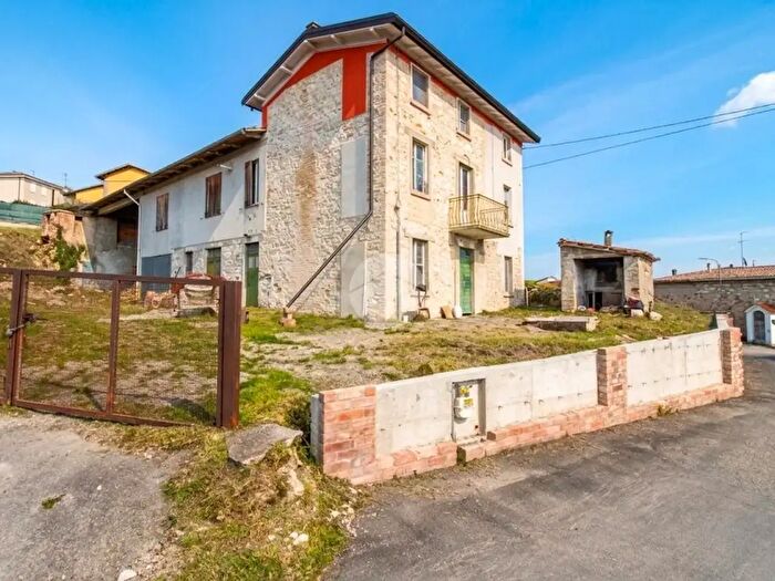 Casa quadrilocale in vendita in Strada Case Barbieri, Langhirano