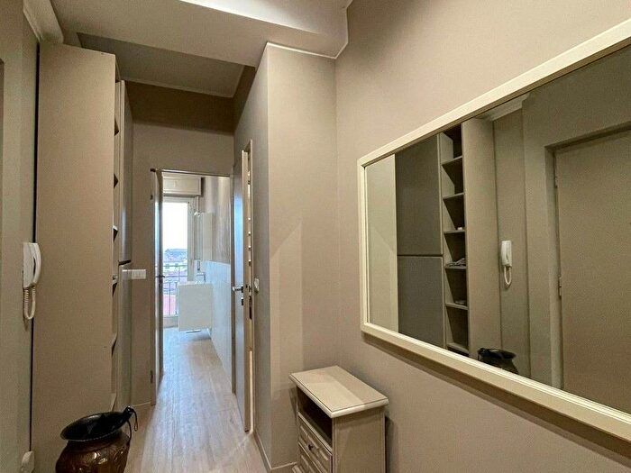 Appartamento trilocale in affitto in Alzaia Naviglio Pavese, Navigli Darsena, Milano