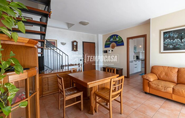 Appartamento quadrilocale in vendita in Viale Toscana, Cologno Monzese