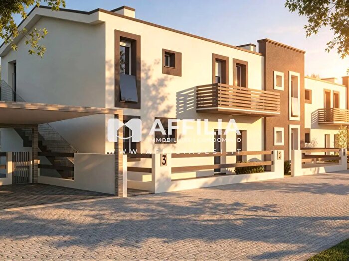 Appartamento con 6 locali in vendita in Via Pergolesi, Castelplanio