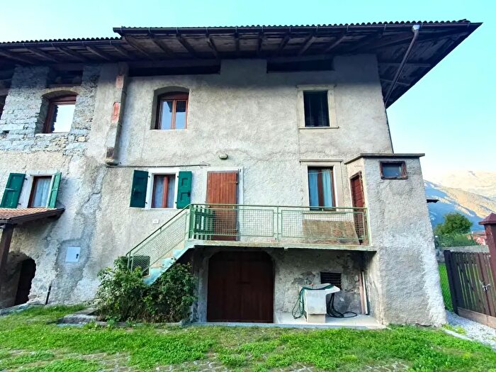 Casa con 5 locali in vendita in Frazione Saone, Tione Di Trento