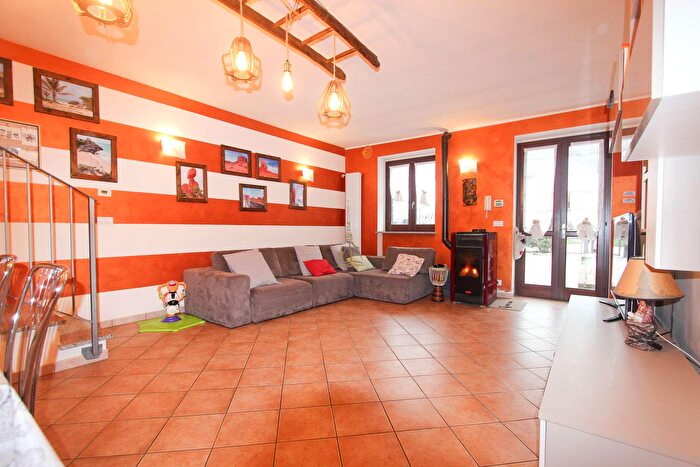 Casa con 5 locali in vendita in Borgo Terrazze, Villanova DAsti