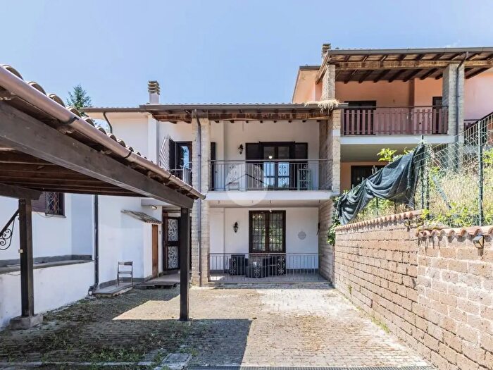 Casa con 5 locali in vendita in Via dei Pini, Nepi