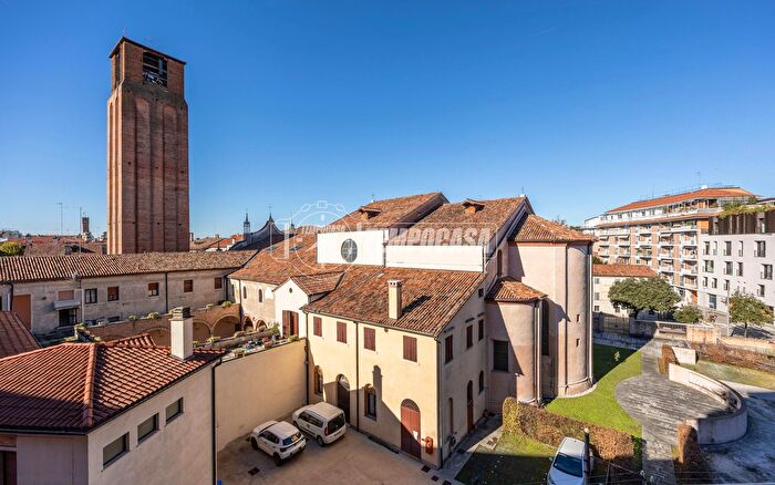 Appartamento quadrilocale in vendita in Via Brandolini dAdda, Treviso