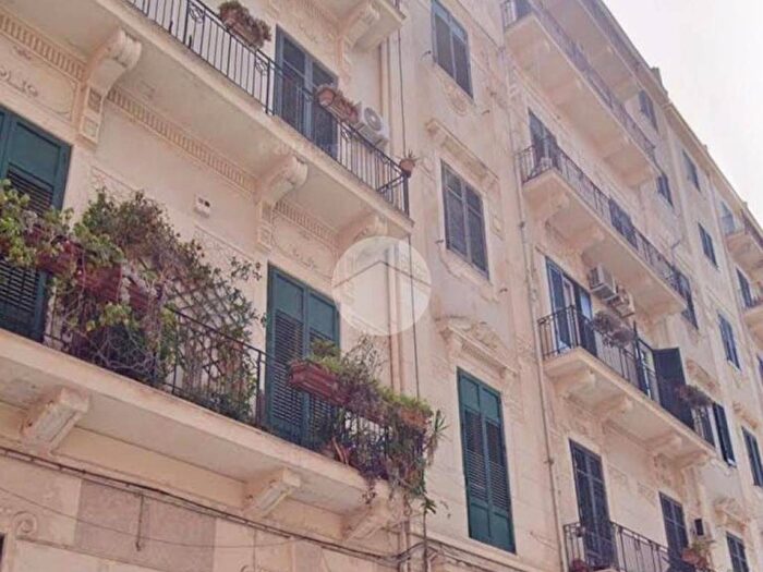 Appartamento con 5 locali in affitto in Via Tunisi, Politeama Ruggiero Settimo, Palermo