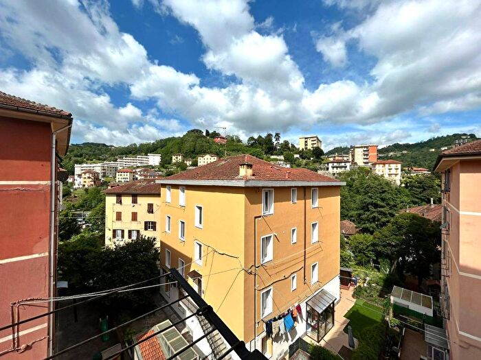 Appartamento trilocale in affitto in Via Campo di Tiro, Pontedecimo, Genova