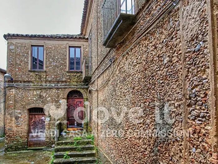 Casa trilocale in vendita in Via Pacino Carlo, Girifalco