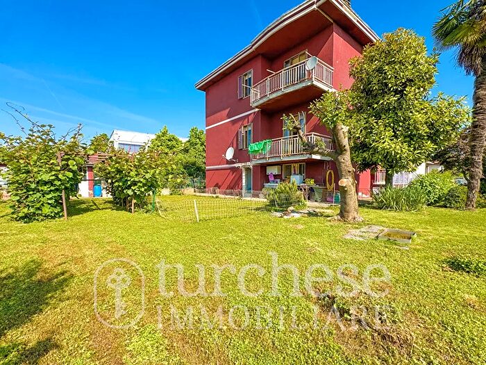 Casa con 8 locali in vendita in Via Bravi, Terno DIsola
