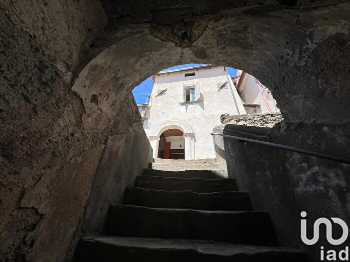 Appartamento trilocale in vendita in Piazza Luigi Miceli, Longobardi
