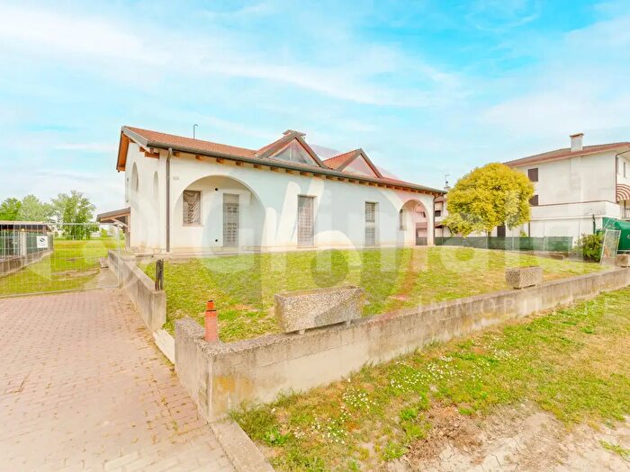 Casa con 6 locali in vendita in Via Vittorio Veneto, Vigodarzere