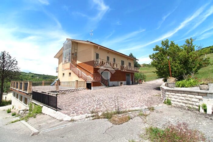 Casa con 6 locali in vendita in Sp Colle Leone, Campobasso