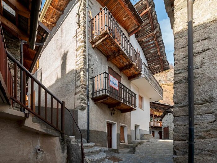 Appartamento trilocale in vendita in Borgata Villaretto, Sampeyre