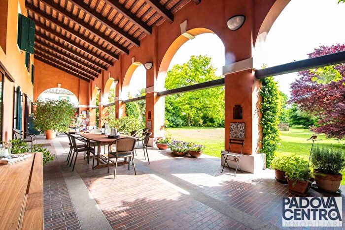 Casa con 6 locali in vendita in Via Decorati al Valor Civile Padova, Padova