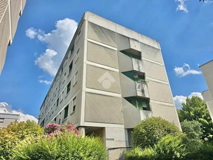 Appartamento trilocale in vendita in Via Enrico Zambonini, Reggio Emilia
