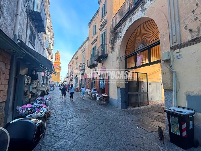Appartamento quadrilocale in vendita in Napoli