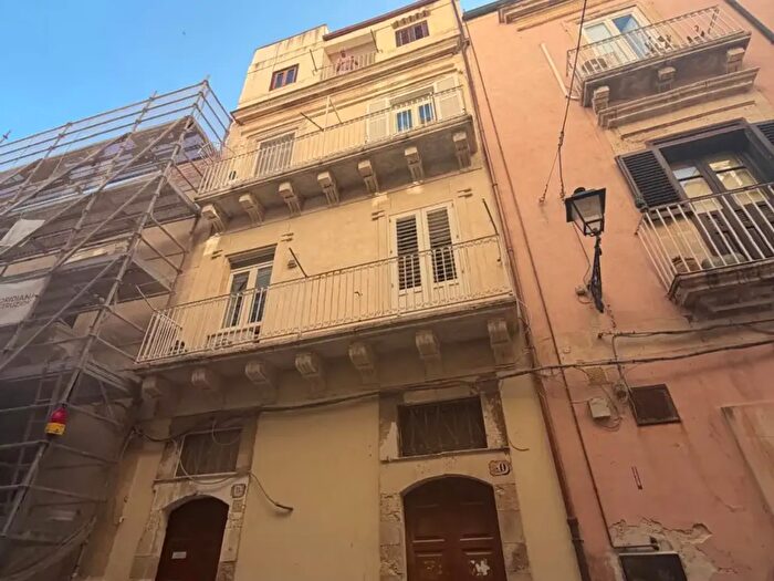 Appartamento bilocale in vendita in Via Castello Maniace, Siracusa