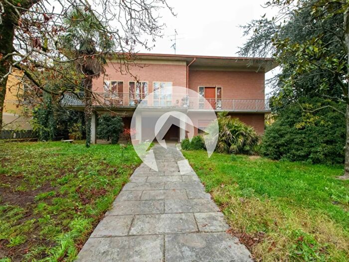 Casa con 14 locali in vendita in Via Giovanni Battista Venturi, Bibbiano