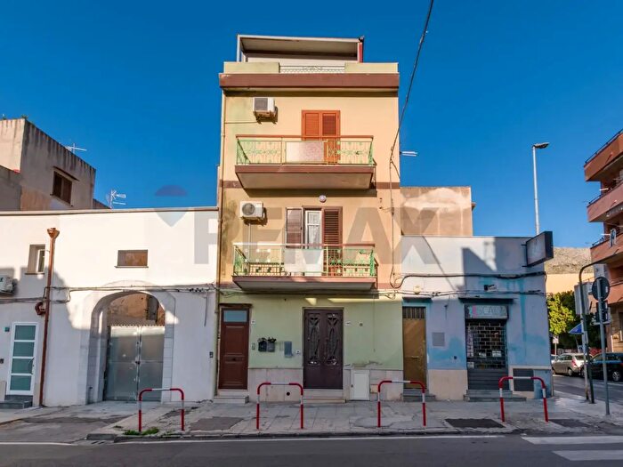 Appartamento quadrilocale in vendita in Via Sferracavallo, Palermo