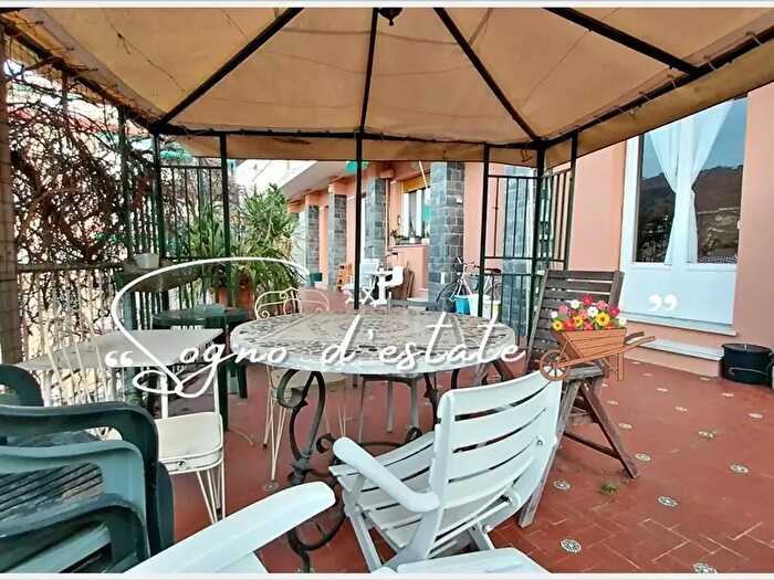 Appartamento con 6 locali in vendita in Via Stefanina Moro, Genova