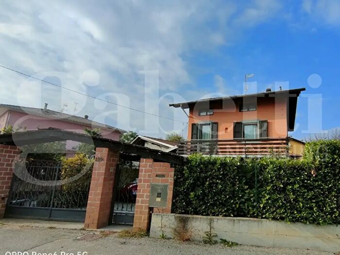 Casa quadrilocale in vendita in Via Imer Zona, Cossato