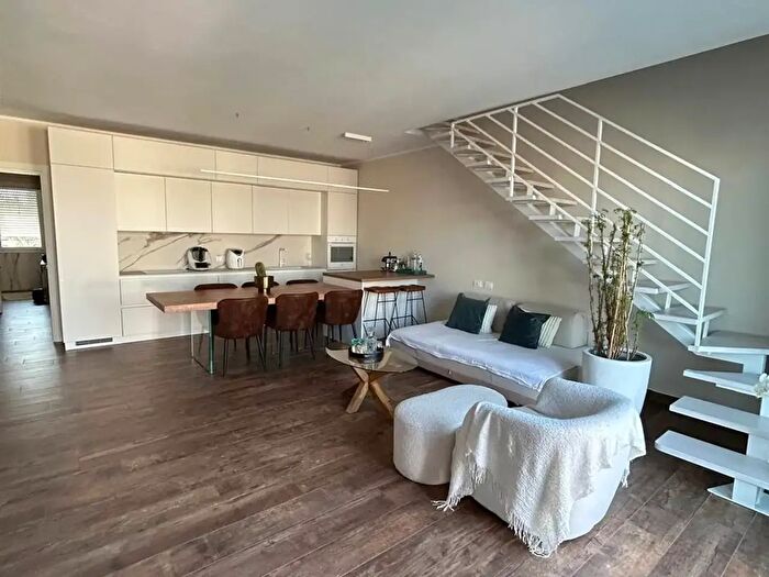 Casa con 8 locali in vendita in Suzzara