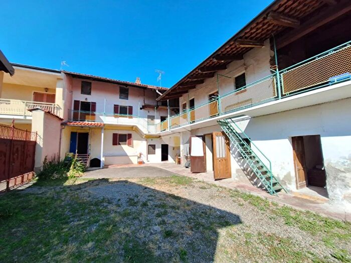 Casa con 6 locali in vendita in Via Giulio Cesare, Vialfre