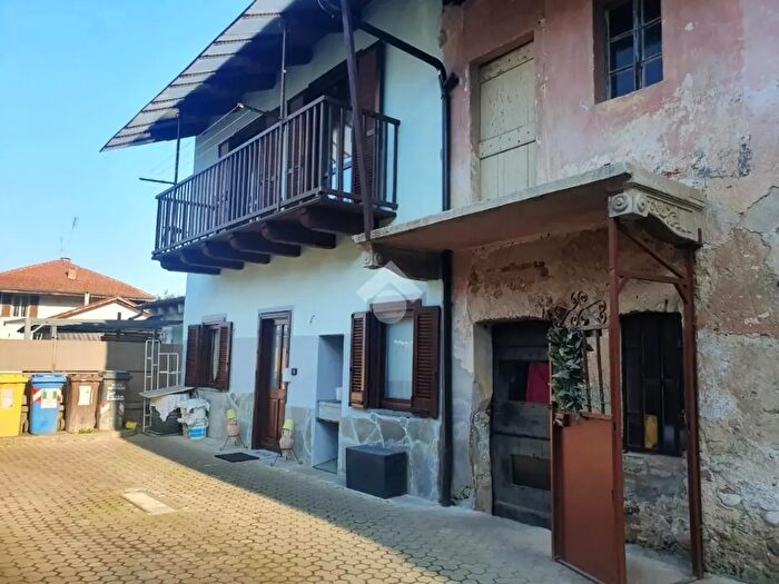 Casa con 5 locali in vendita in Via Nino Costa, Front