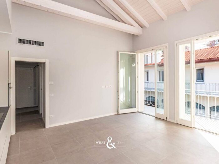 Appartamento trilocale in affitto in Via Cortelonga, Centro Storico, Monza