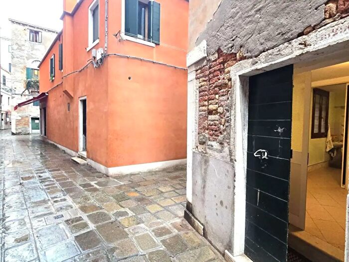 Appartamento trilocale in affitto in Calle Valmarana, Venezia