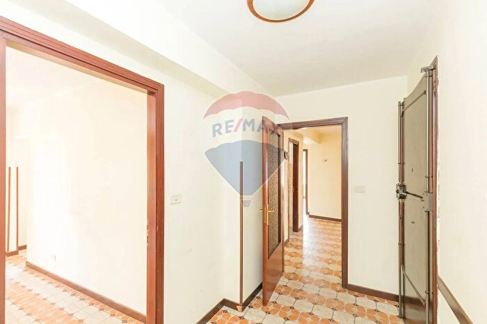 Appartamento con 6 locali in vendita in Viale Teracati, Siracusa