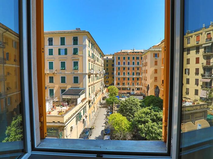 Appartamento con 7 locali in vendita in Via Trebisonda, Genova
