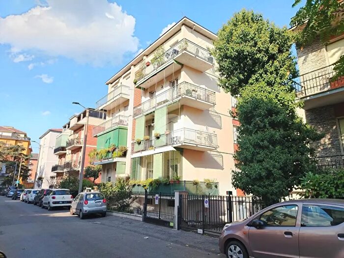 Appartamento trilocale in vendita in Via Benvenuto Cellini, Parma
