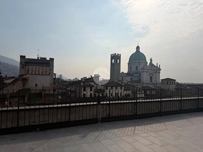 Appartamento trilocale in affitto in Brescia