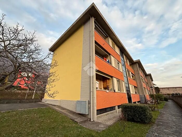 Appartamento trilocale in vendita in Piazza alla Stazione, Abbadia Lariana