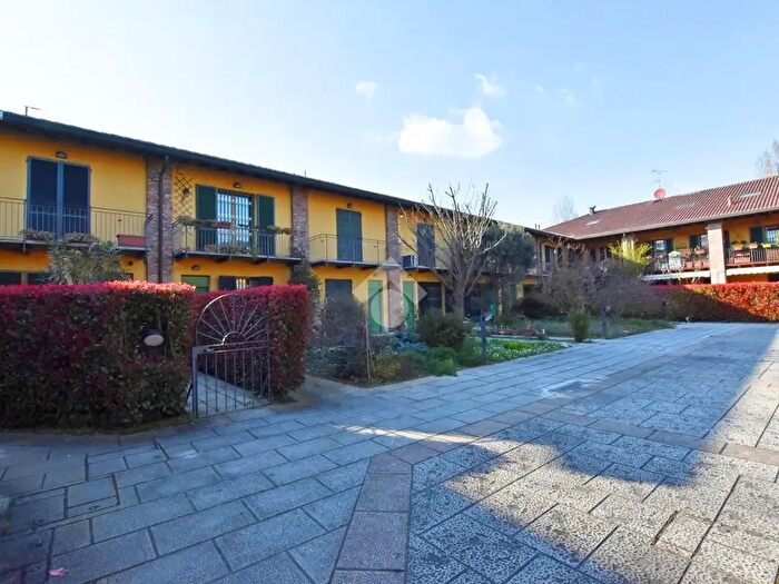 Appartamento bilocale in vendita in Via Giuseppe Garibaldi, Rodano