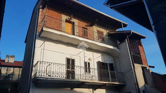 Appartamento bilocale in vendita in Via Giuseppe Garibaldi, Pombia