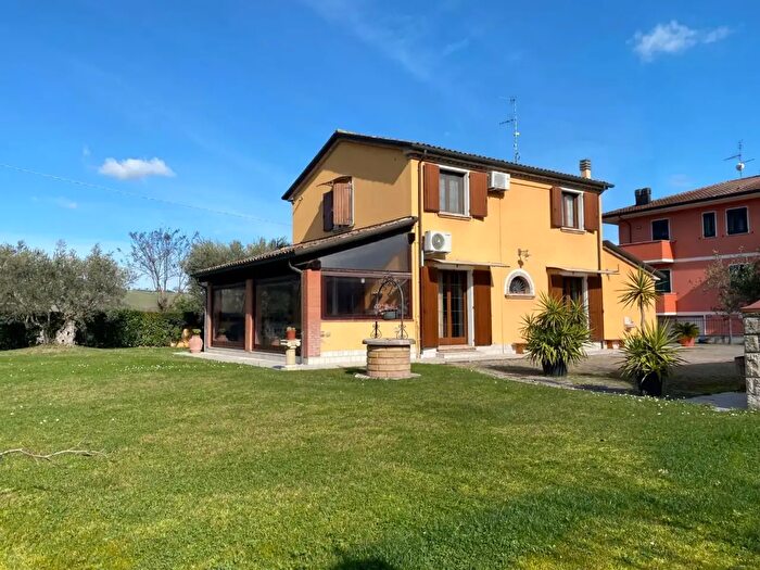 Casa con 8 locali in vendita in Verucchio