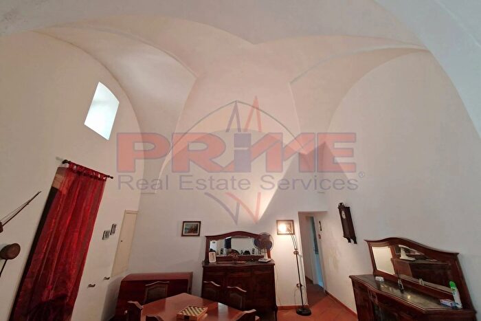 Casa con 12 locali in vendita in Via Aragona Tuglie, Tuglie