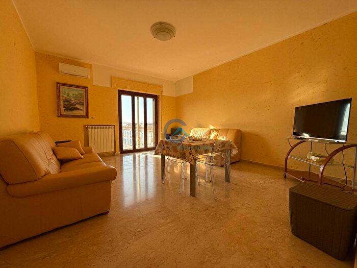 Appartamento trilocale in affitto in Catanzaro Lido, Catanzaro