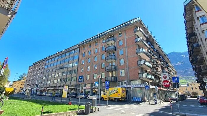 Appartamento trilocale in vendita in Via Bonifacio Festaz, Aosta