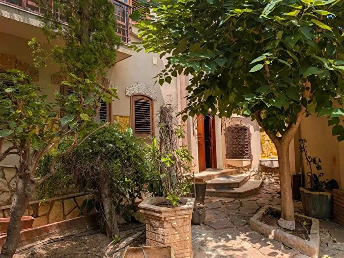 Appartamento con 6 locali in vendita in Piazza Alcide De Gasperi, Mazara Del Vallo