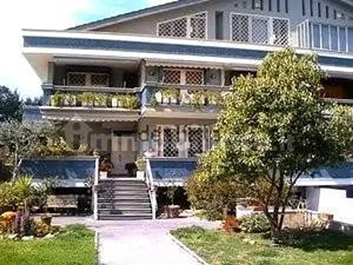 Casa con 7 locali in vendita in Via Eschilo, Roma