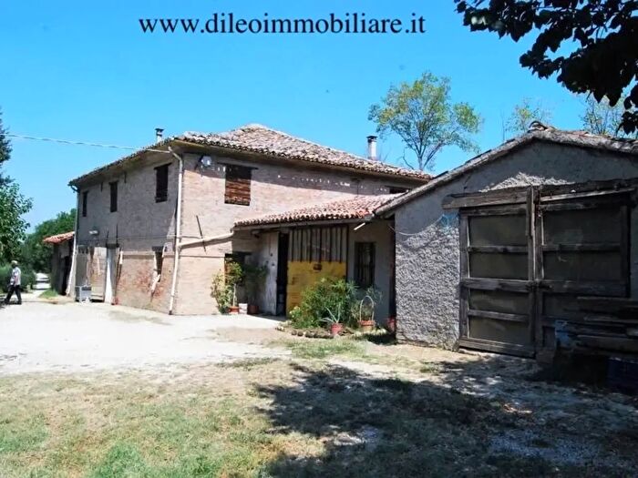 Casa con 10 locali in vendita in Pesaro