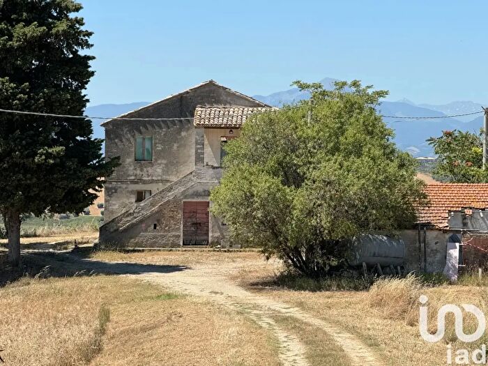 Casa con 10 locali in vendita in Via Riomoro, Colonnella