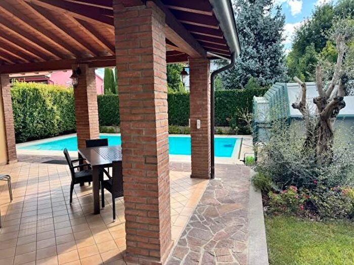 Casa con 12 locali in vendita in Parma