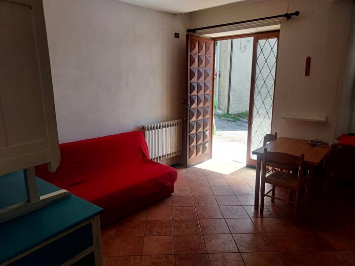 Appartamento trilocale in affitto in Via Anzagna, Carpineti