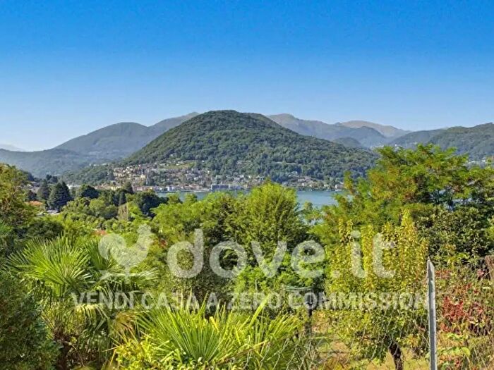 Appartamento trilocale in vendita in Via Combi, Lavena Ponte Tresa